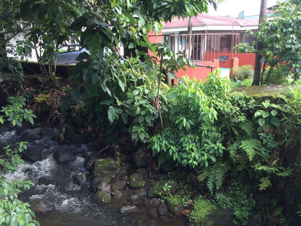 Hostel Rio Danta La Fortuna Bagian luar foto